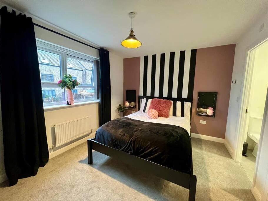 Lotus Haus - Wellington Homes - With Off Road Parking Holiday home Birmingham