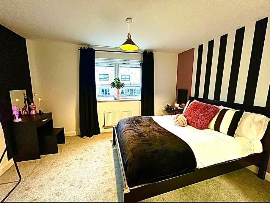 Lotus Haus - Wellington Homes - With Off Road Parking Holiday home *