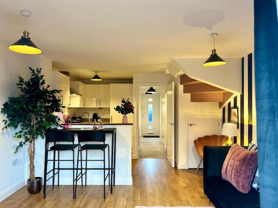 Lotus Haus - Wellington Homes - With Off Road Parking Holiday home Birmingham