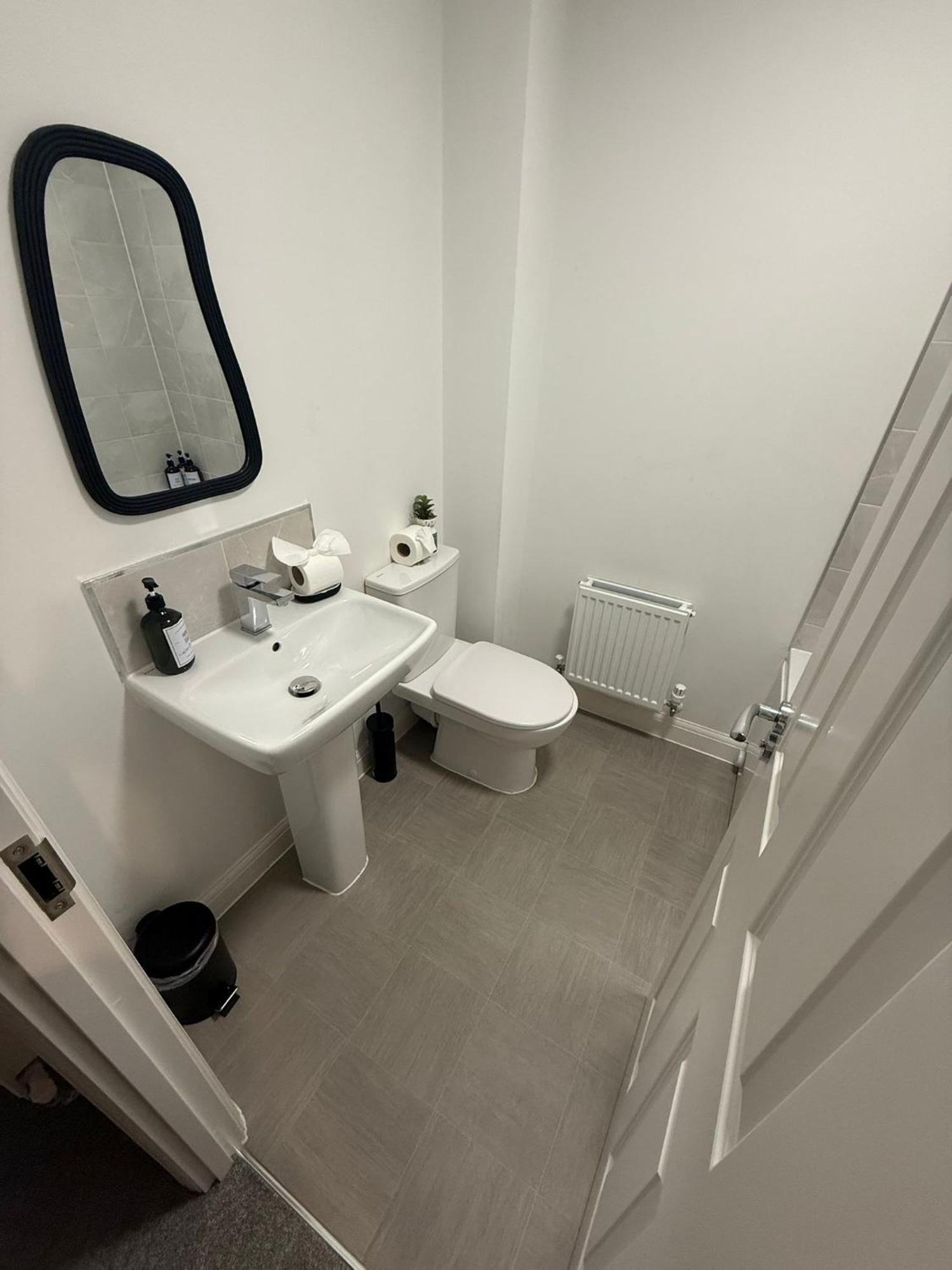 Lotus Haus - Wellington Homes - With Off Road Parking * Birmingham